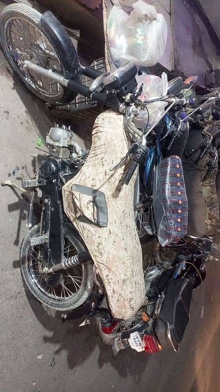 Honda bike ha saf sutri ha 1978 model ha 35000 demand ha 0