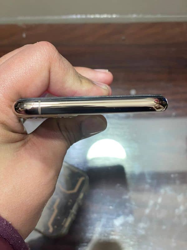 iPhone 11 pro max non pta factory unlock 256GB Golden 2