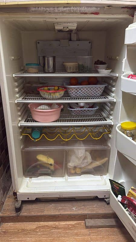 Microwave, Freezer And Fridge In Excellent Condition For Sale 3