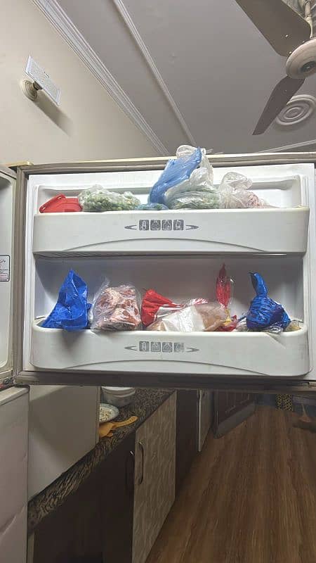 Microwave, Freezer And Fridge In Excellent Condition For Sale 4