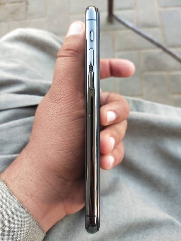 Exchange Possible / iPhone 11 Pro 256GB Non PTA 3