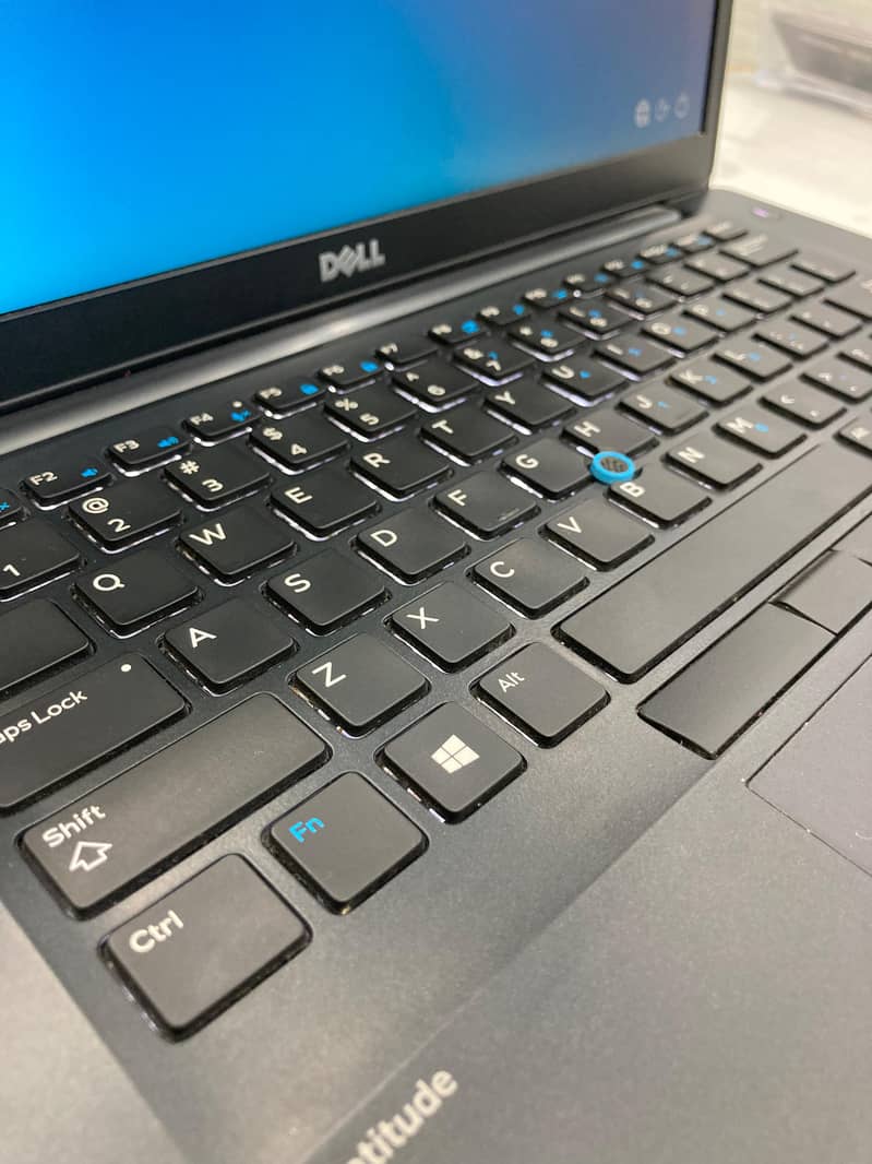 Model: Dell Latitude 7480  Display: 14" Full HD  Processor: Intel Cor 1