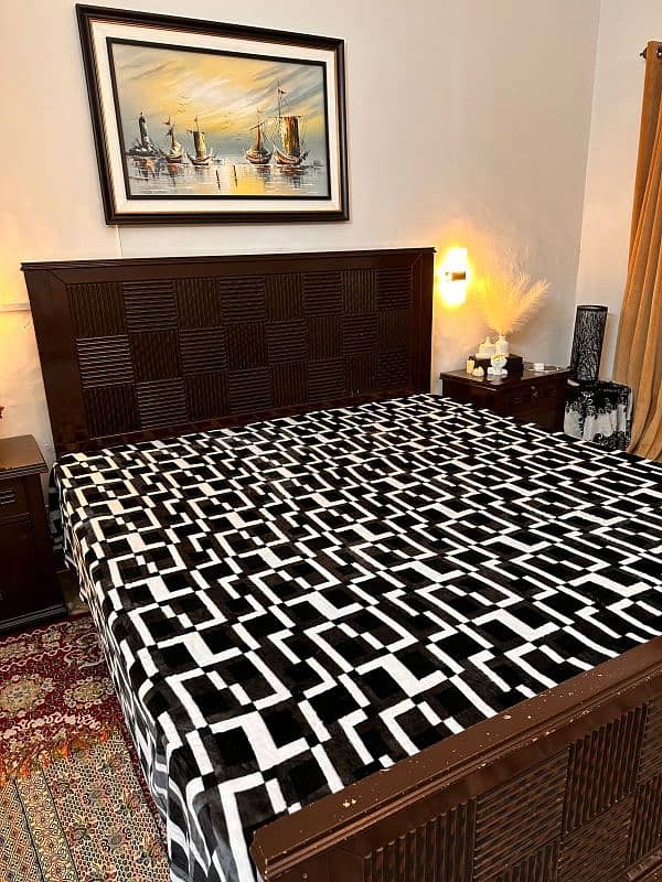 King size wooden bed 2