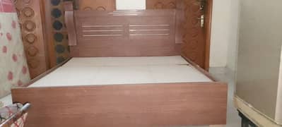 Dubble bed for sell without mettress