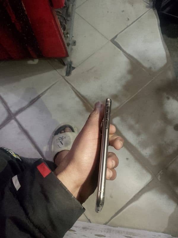 I PHONE XS NON PTA PACK CONDITION KOI MASLA NI ALL OKAY H 3