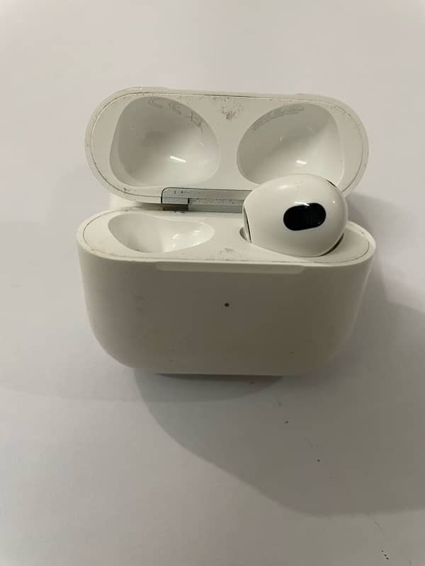 airpods 3 with wireless charging case 3