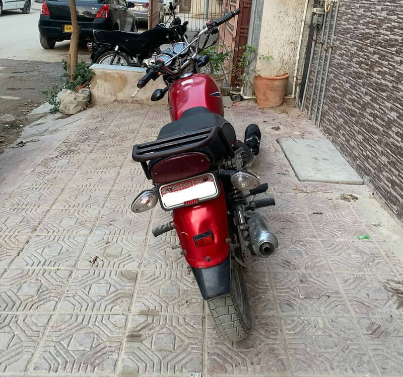 Suzuki GS 150 2015 1