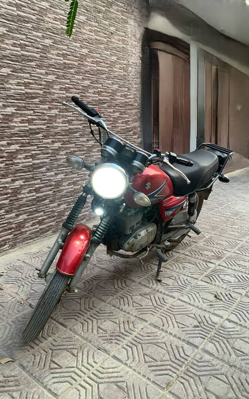 Suzuki GS 150 2015 3