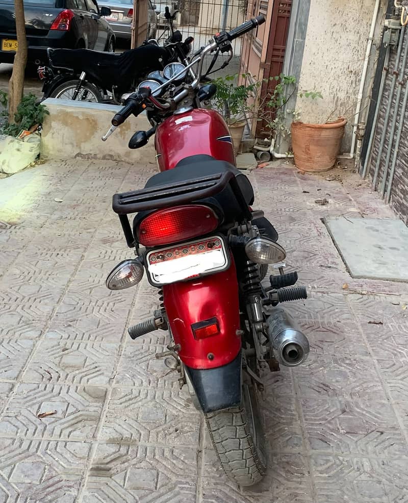 Suzuki GS 150 2015 4