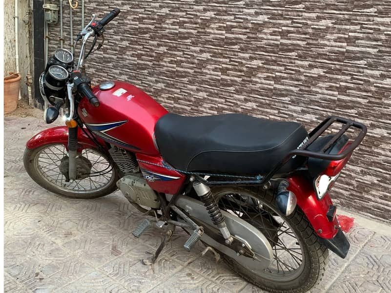 Suzuki GS 150 2015 5