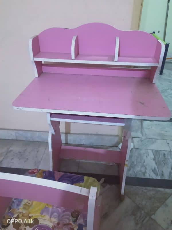 Study table for kids 1