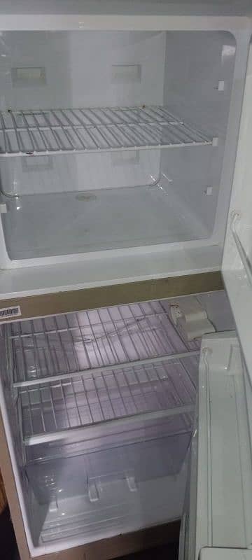 Dawlance medium size fridge on hy just guess dalni hy 1