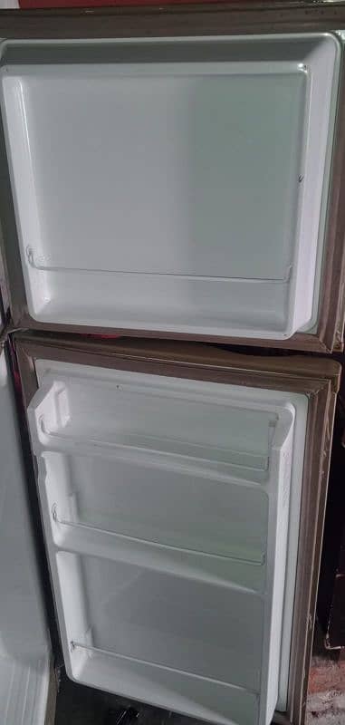 Dawlance medium size fridge on hy just guess dalni hy 4