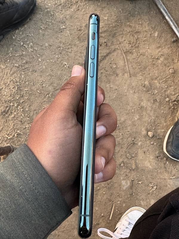 iphone 11 pro max factory unlock non pta 64Gb lush condition 1