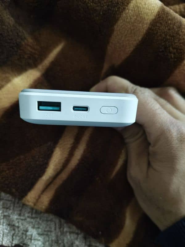 Magnetic Wireless Power Bank White - 10000mah Capacity With Magsafe 2