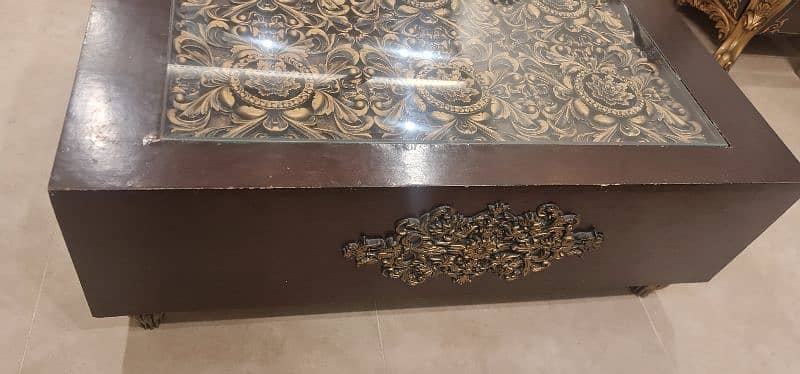 Wooden engraved centre table with glass 2