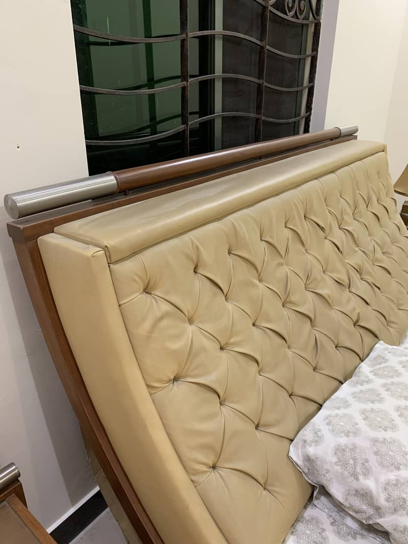 Elegant and beautiful Bed for sale 2