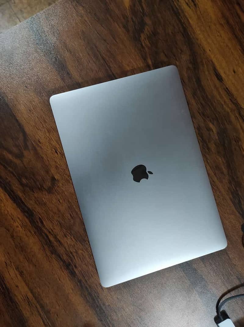 MAC Book Pro 2019 - 16" 4K HD. 3