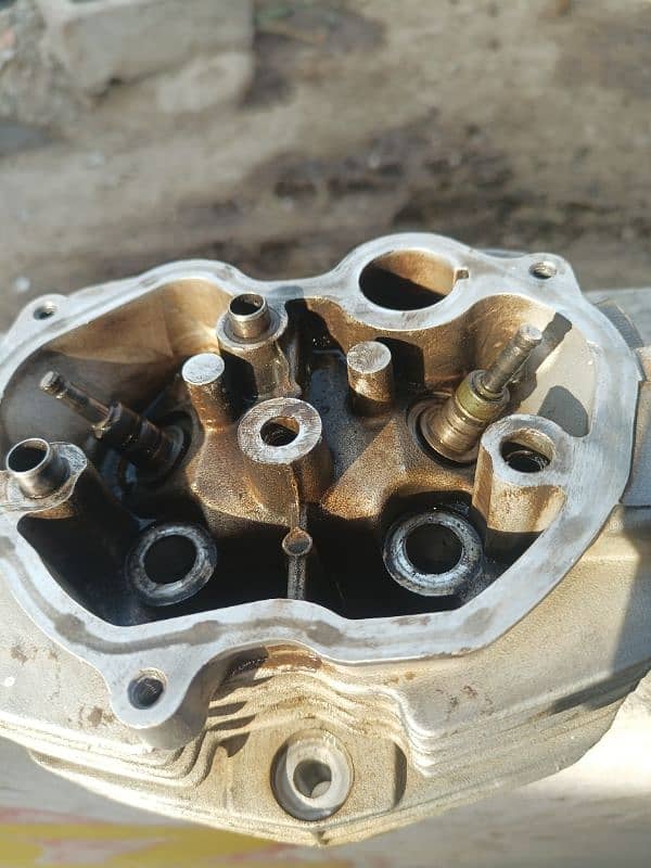 Honda125 Head. or clynder 4