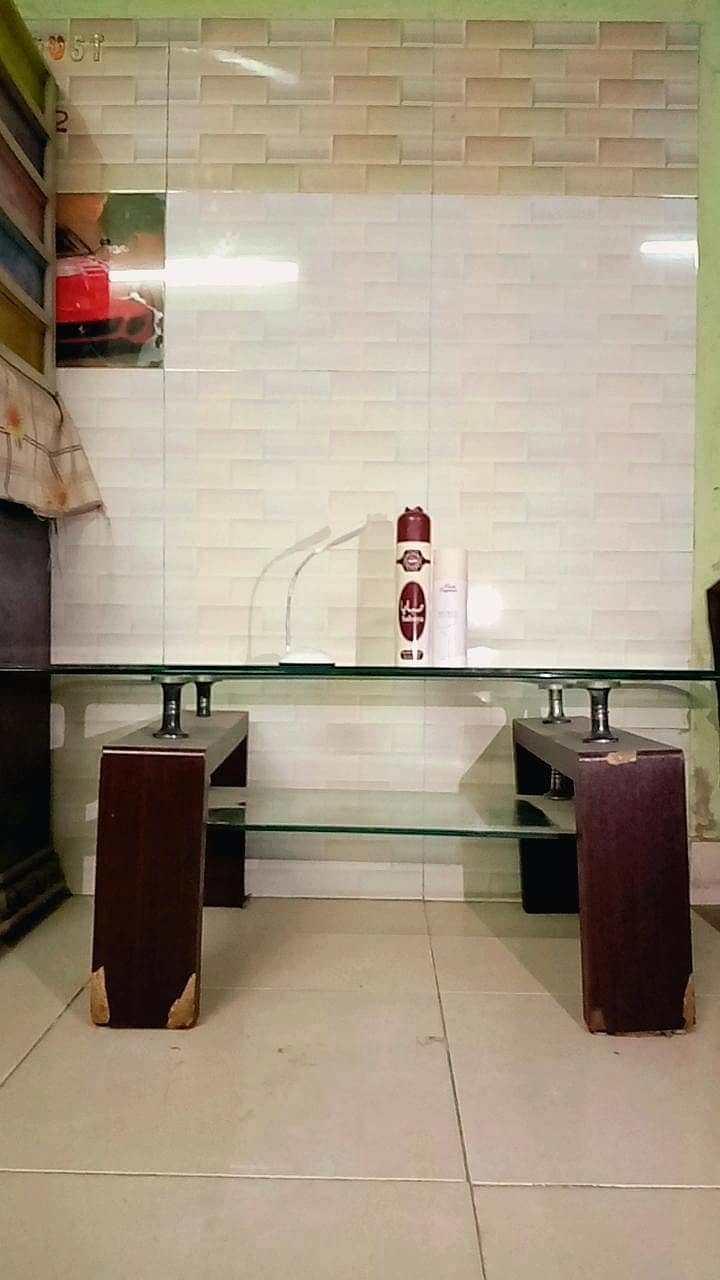 Short time used High-quality Glass Table 1