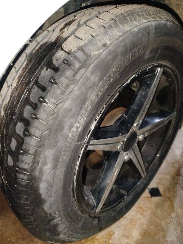 Bridgestone Tyres     (165/70/14) 0