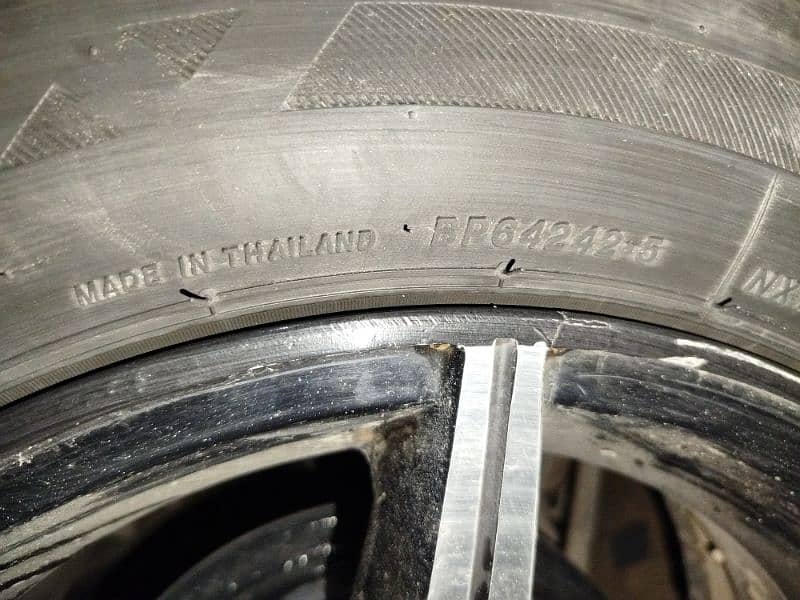 Bridgestone Tyres     (165/70/14) 1