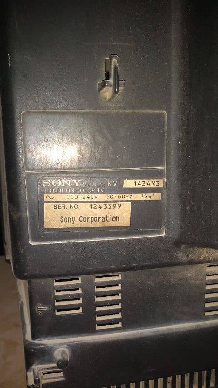 Selling An Antique Rare Sony Trinitron 14 Inch Color CRT TV. 3