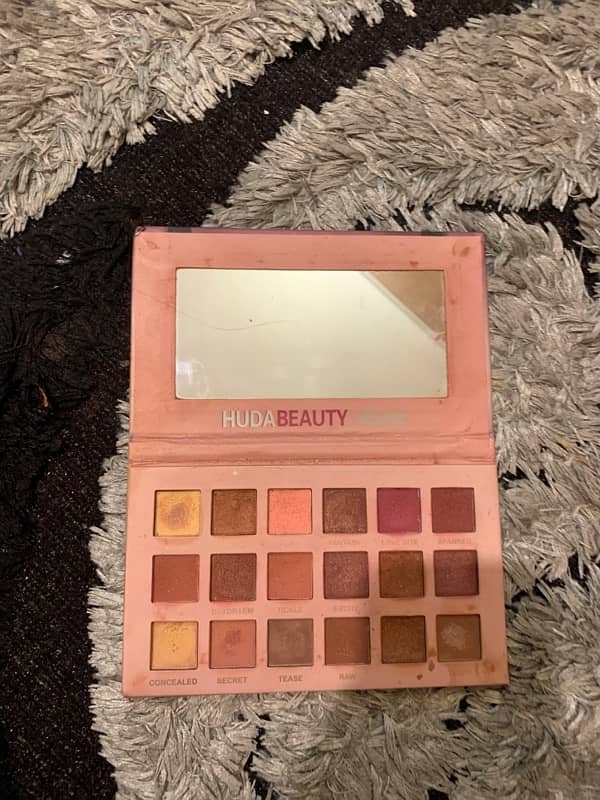 original huda beauty nude palette 1