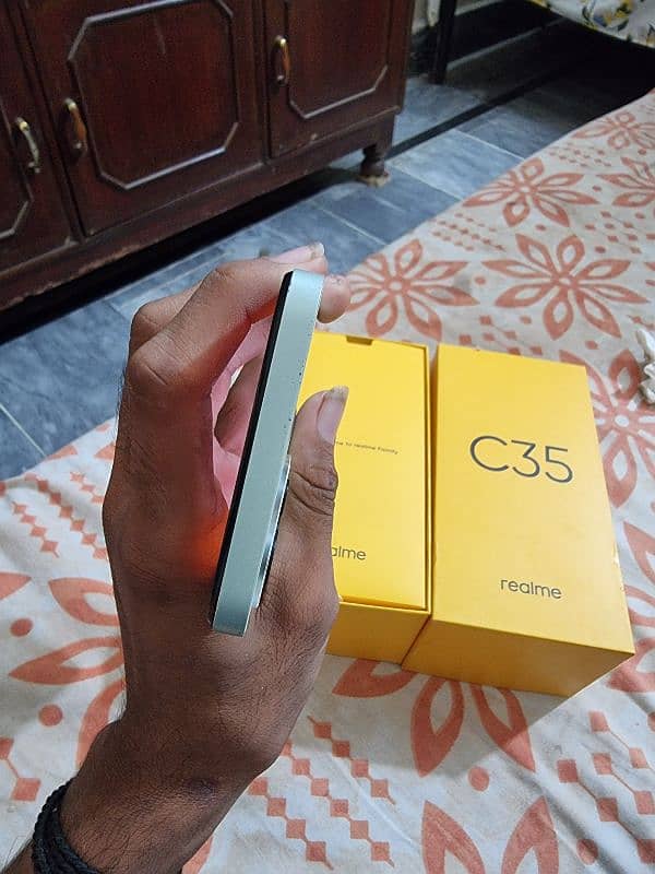 Realme c35 1