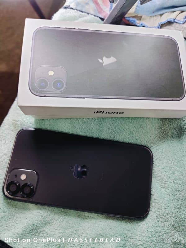 Iphone 11 with original box 8