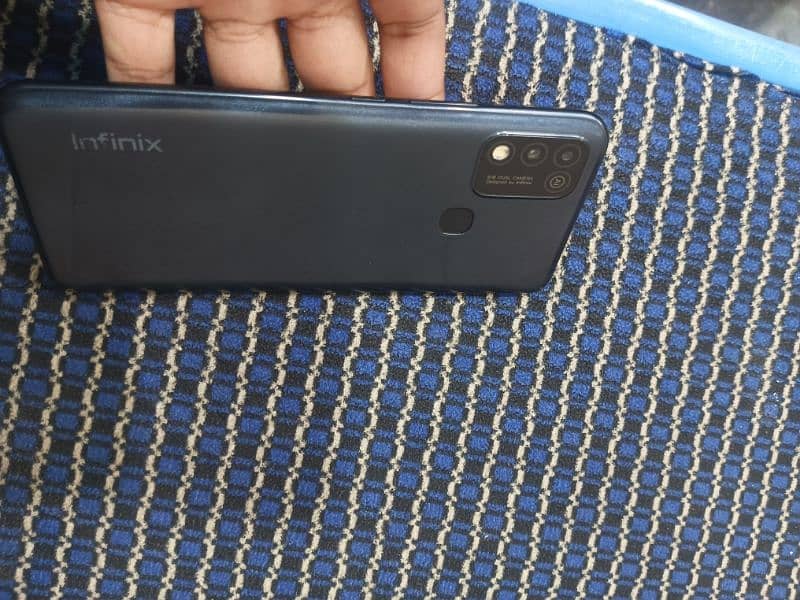 infinix hote 11 play 4/64 2