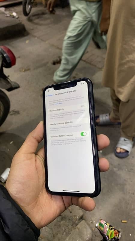 iPhone xr black 64 gb non pta factory unlock black colour 4