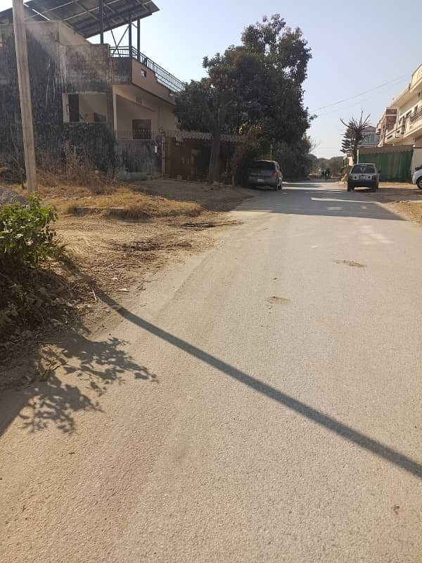 40x80 level plot for sale in G-15 Islamabad 0