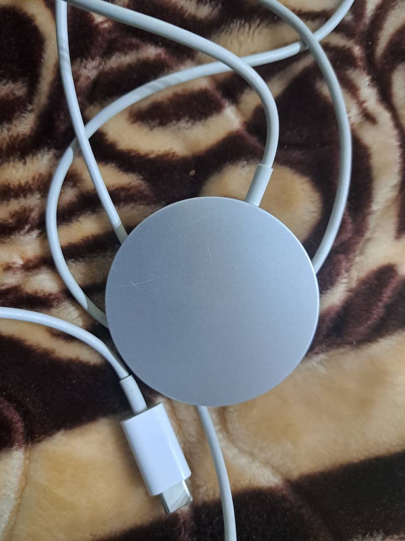 APPLE WIRELES CHARGER 1