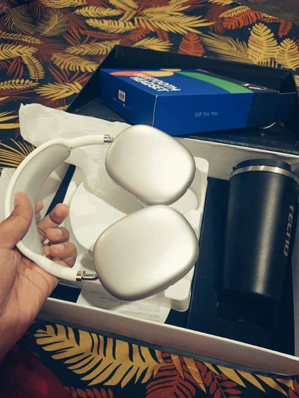 Tecno Original Headphones+Temperature Mug 8