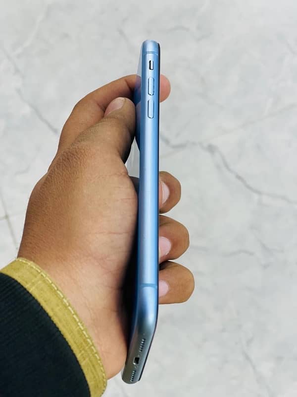 IPhone XR 64Gb  non pTa price 29999 urgent sell 4