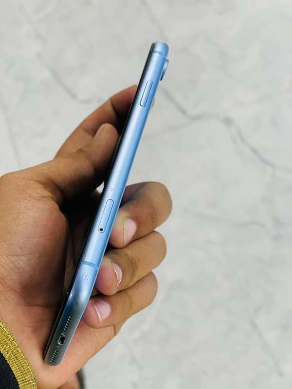 IPhone XR 64Gb  non pTa price 29999 urgent sell 5