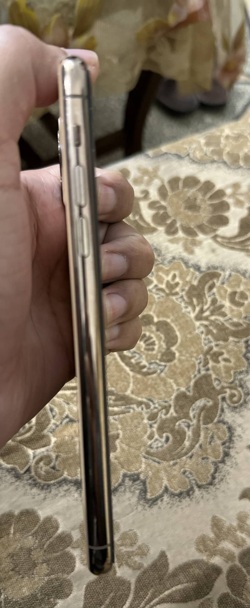 Apple iPhone 11 Pro Max 64 gb Pta Approved 5