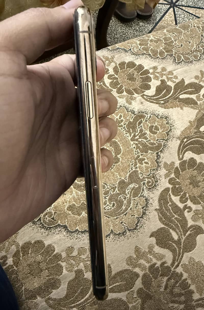 Apple iPhone 11 Pro Max 64 gb Pta Approved 6