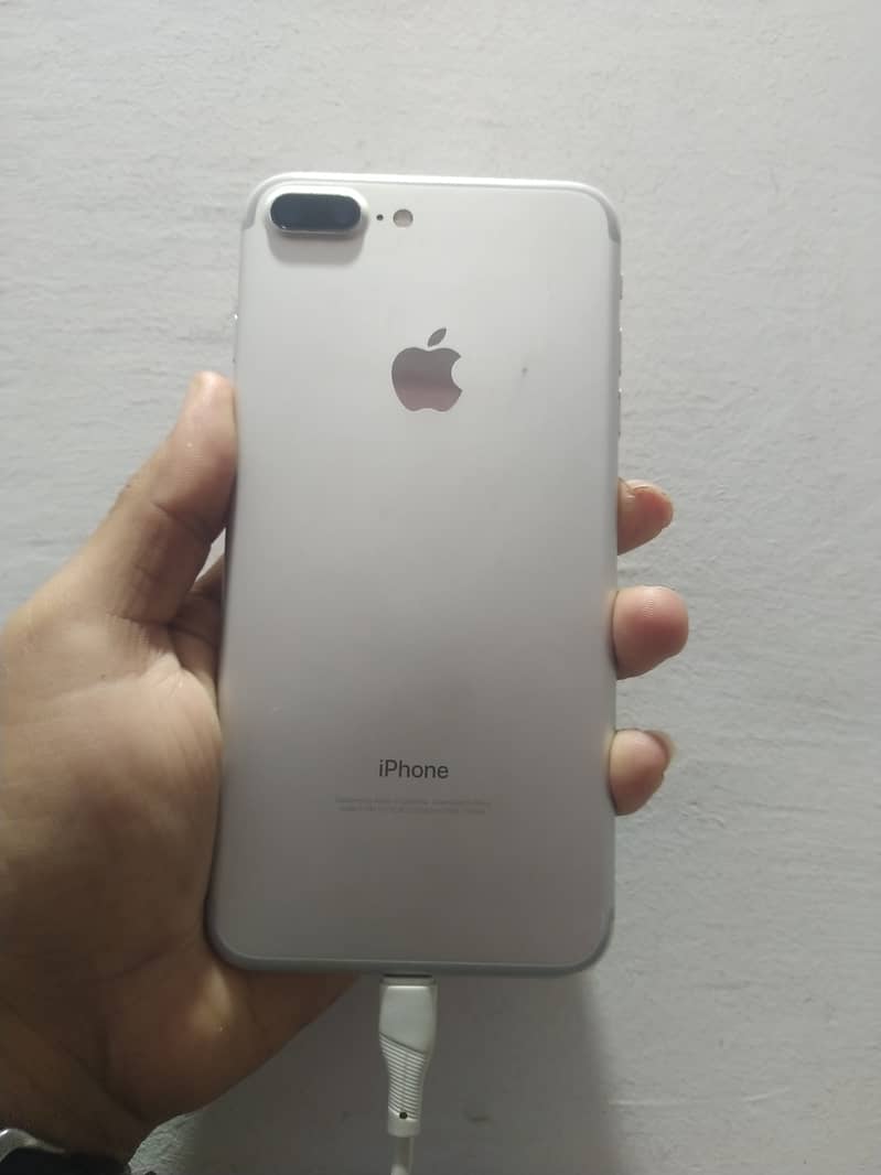 Apple iPhone 7 Plus 3