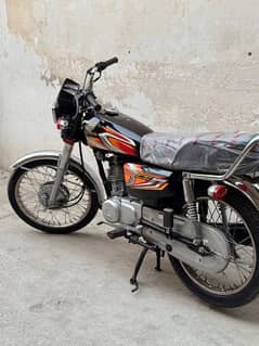 Honda 125 2022 Model Genuine Condition Lahore Registered (03126068910)