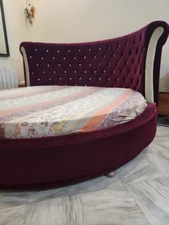 Round King Size Bed with Mattress