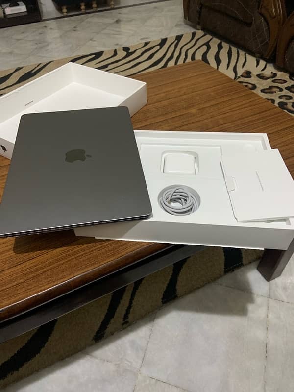 Apple Macbook Air M3 13’ 2