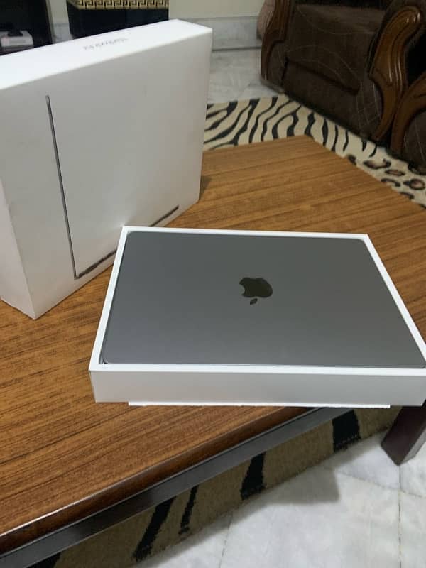 Apple Macbook Air M3 13’ 3