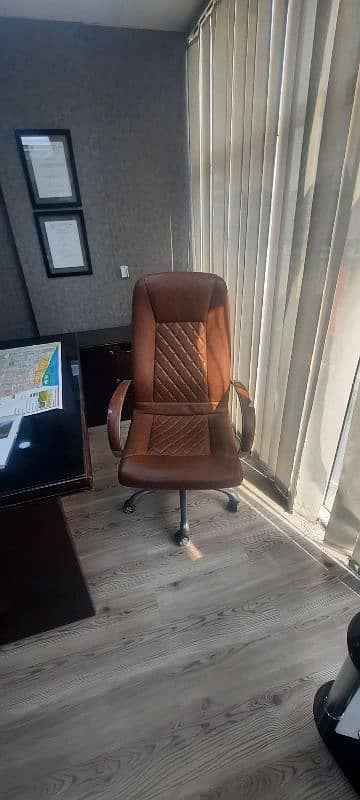 Slightly used office furniture for sale 9