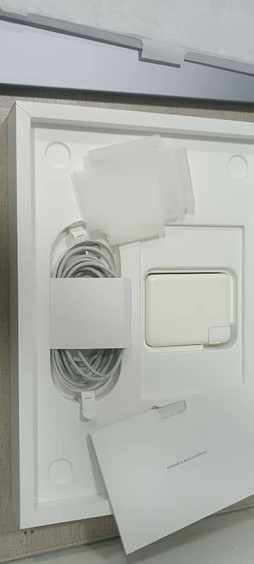 Apple MacBook M1 pro 2021 16" Complete box charger 13