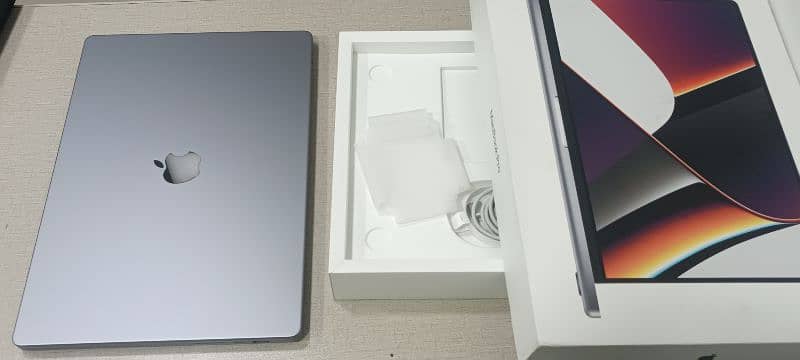 Apple MacBook M1 pro 2021 16" Complete box charger 14