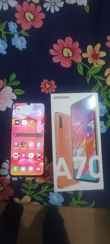 Samsung A70 8/128 with box 0