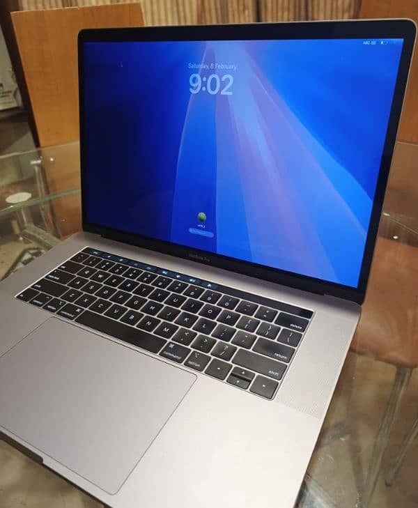 Apple MACBOOK PRO 1