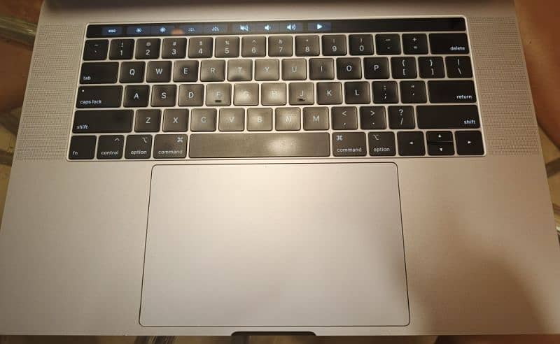 Apple MACBOOK PRO 2